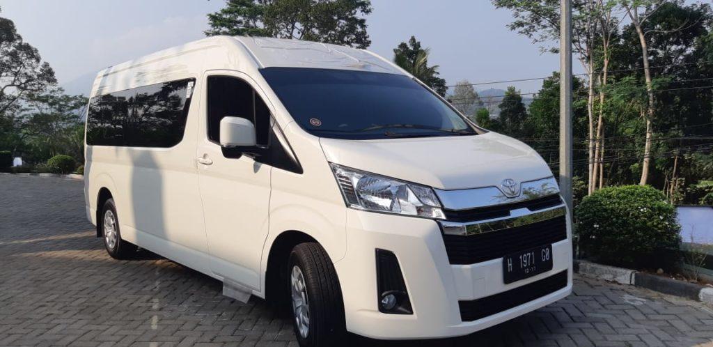 Toyota Innova Zenix - Armada Unggulan Rental Mobil BahanaMadiunTrans